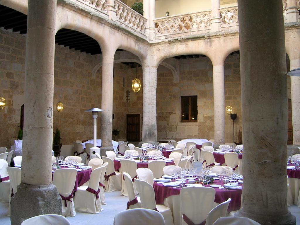 Posada Real Castillo Del Buen Amor Topas Nhà hàng bức ảnh